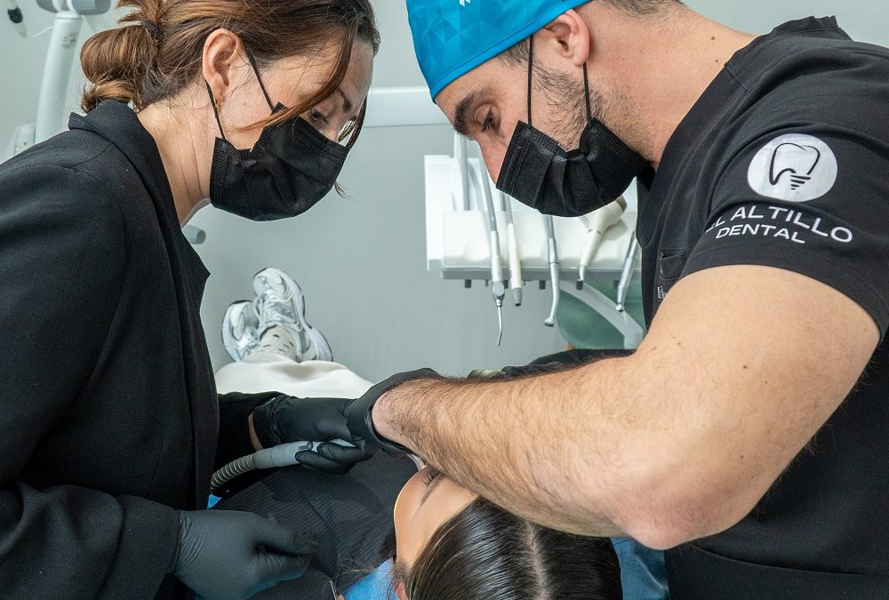 Implantología dental en Jerez de la Frontera: Guía completa para recuperar tu sonrisa